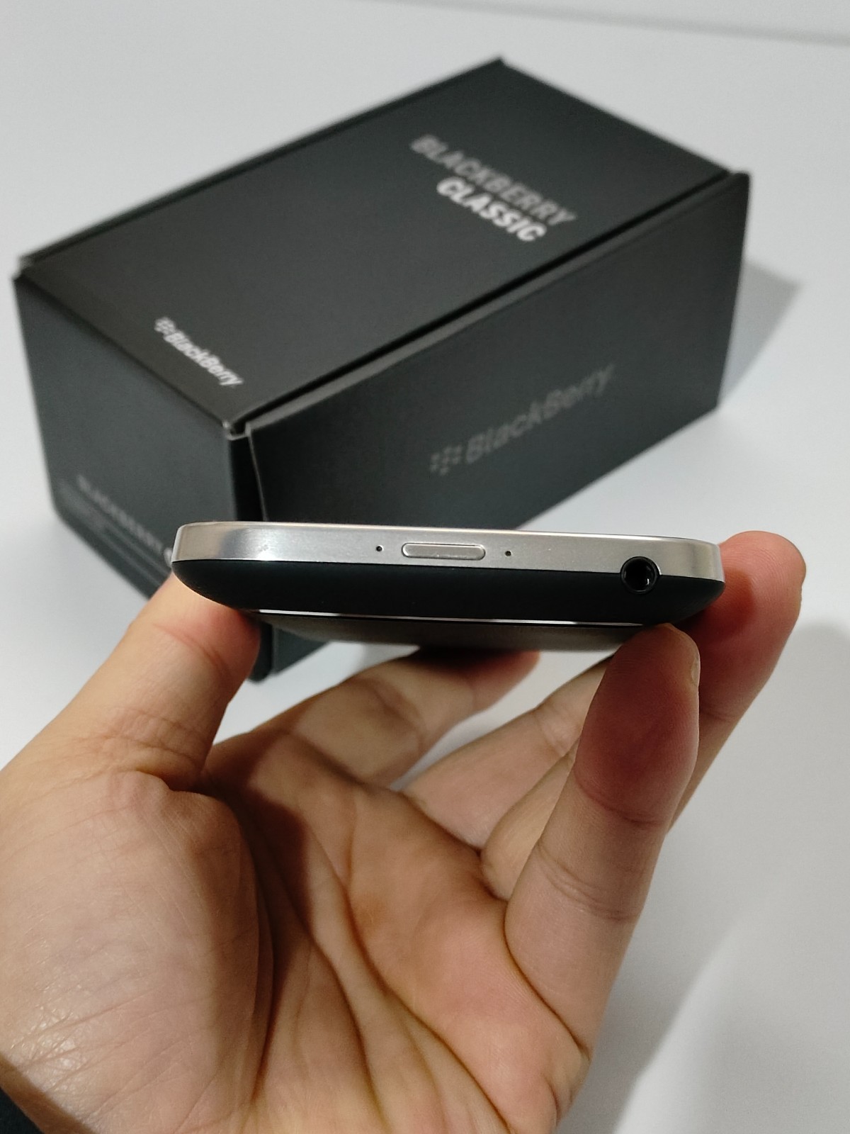 BlackBerry Classic Q20 16GB Factory UNLOCKED(4G) Keyboard Smartphone 90%
