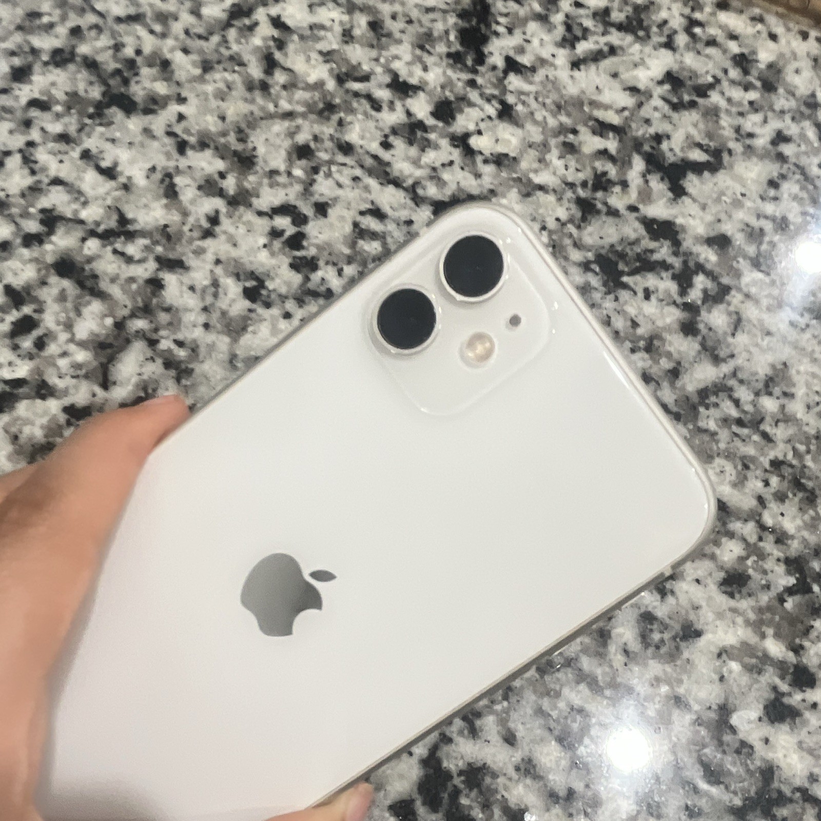 Used Apple iPhone 11 64GB White Unlocked iOS 6.1in 12MP Perfect Screen READ DESC