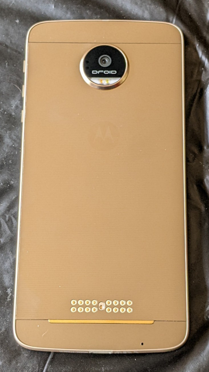 Motorola Moto Z Droid XT1650 White/Gold 32GB (Verizon) – Great Shape – Read