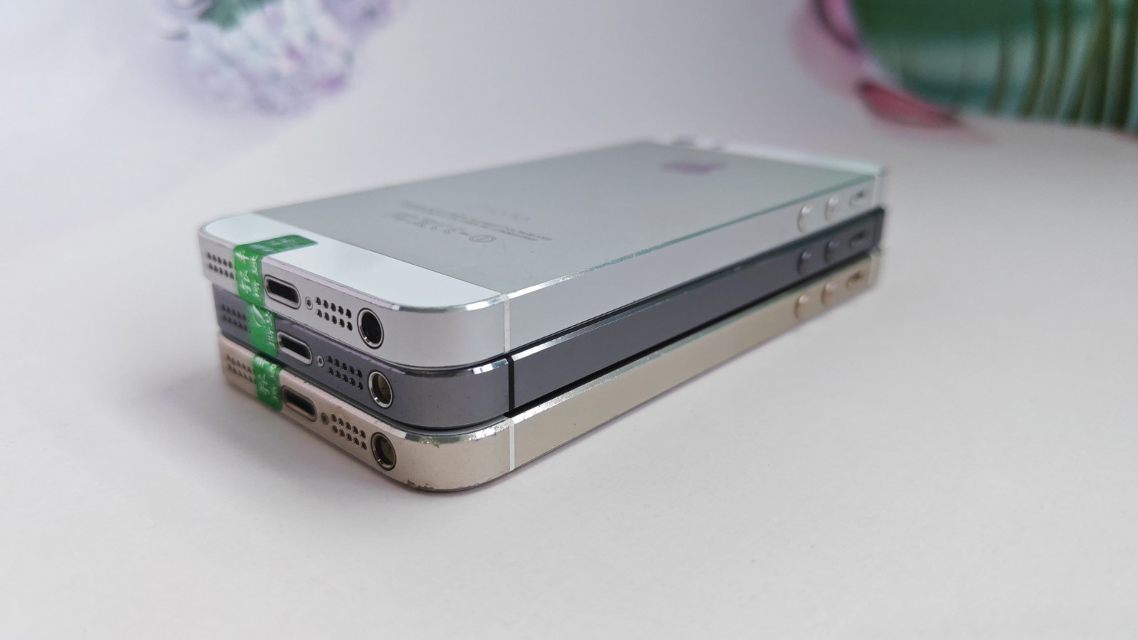 Apple iPhone 5s Unlocked New Battery – 16 GB/32 GB/64 GB- ALL COLOR ON SALE