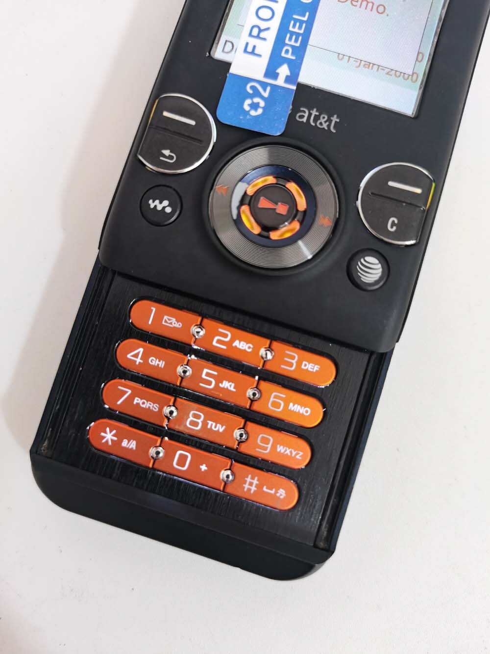 (Unlocked) Sony Ericsson Walkman W580i – 2G Cellular Phone Good for collector