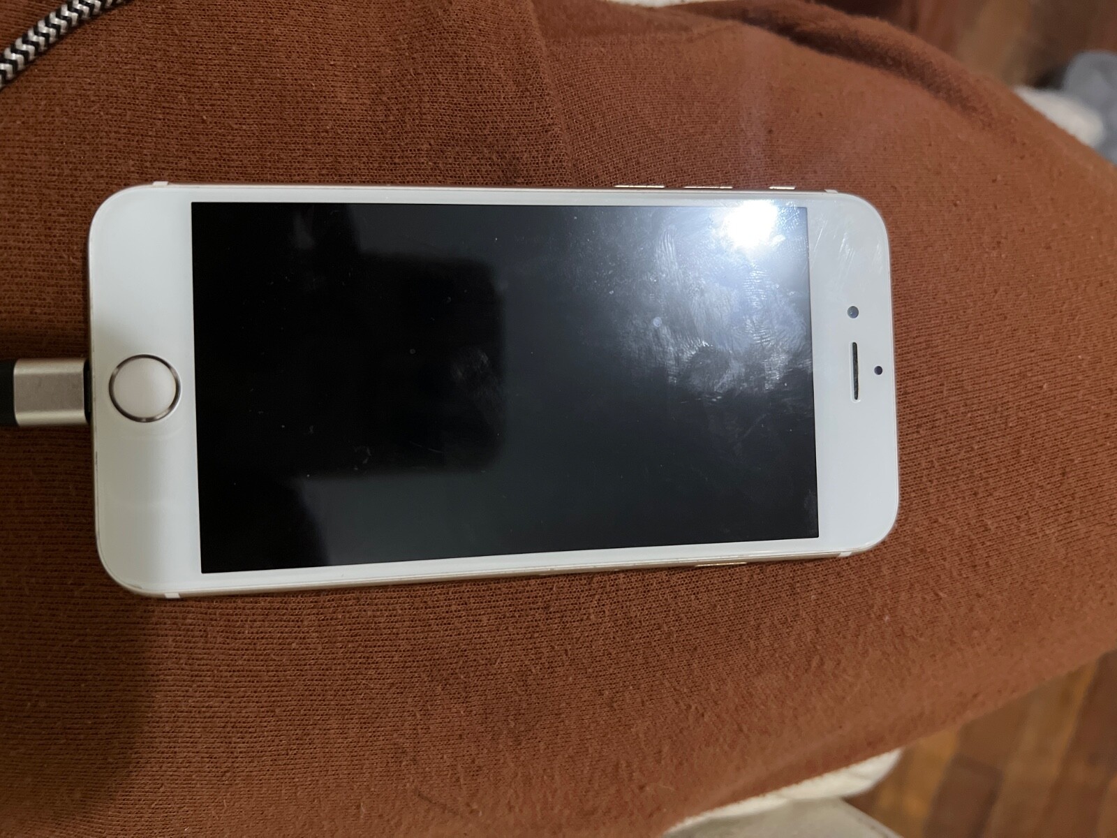 Apple iPhone 6s – 64GB – Gold (Unlocked) A1633 (CDMA + GSM)