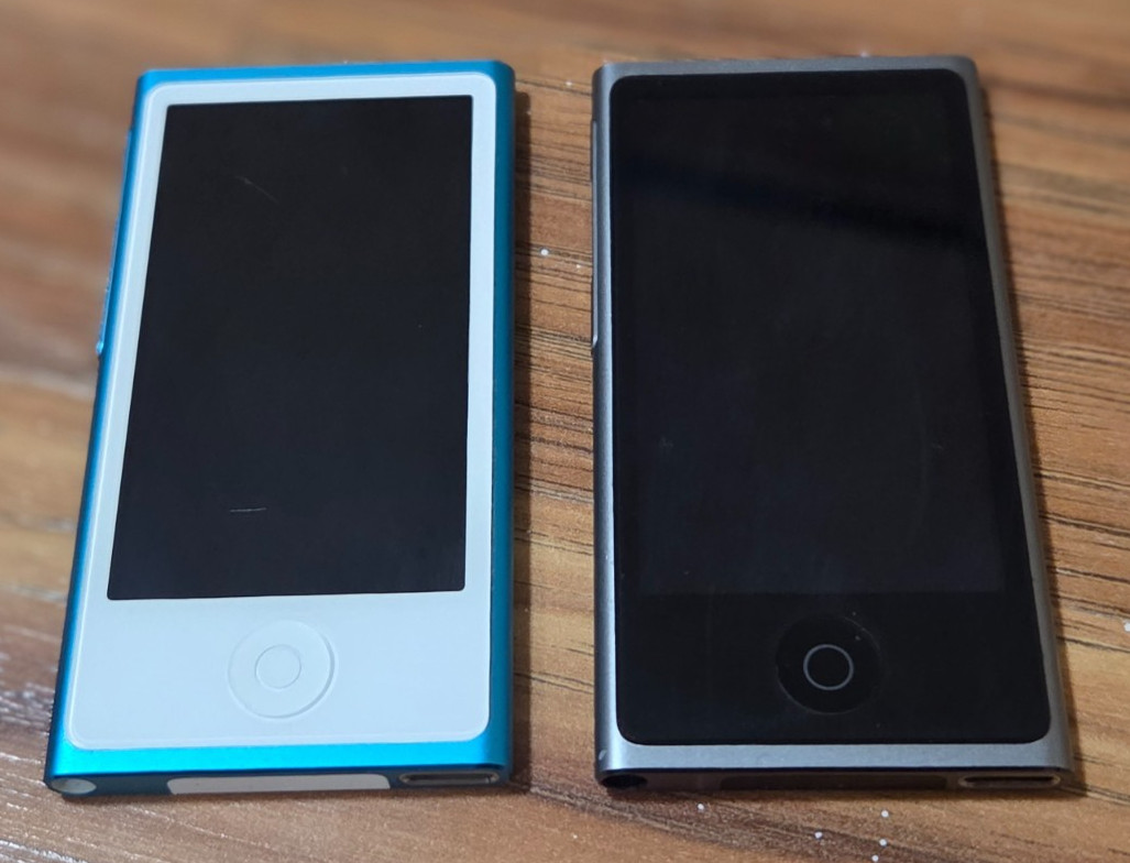 Bundle 2x Apple iPod Nano 7th Gen 16GB A1446 (Blue and gray) fully working