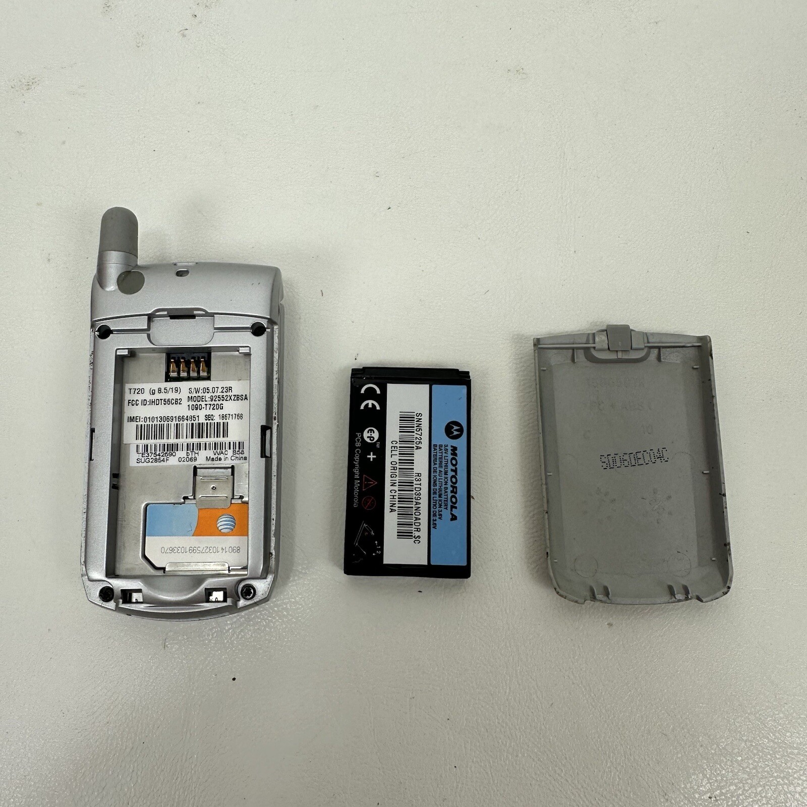 Motorola T series T720 Silver Cellular Phone Cingular/AT&T With Holster