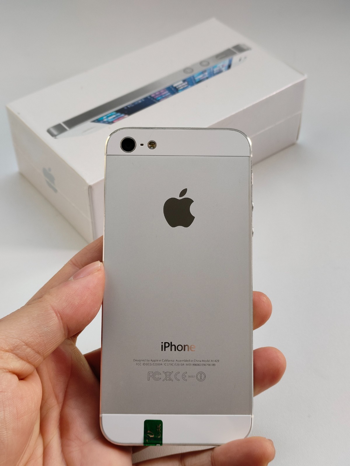 Apple iPhone 5/5s/5c 16GB Factory UNlocked Black/White/Gold Good 90%N ew US