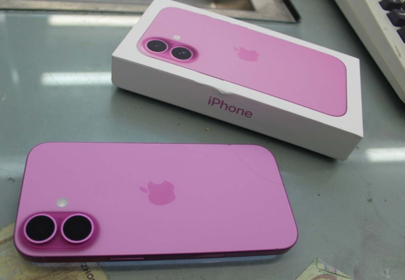 Apple iPhone 16 128GB – PINK eSim Smartphone MYAR3LL/A Cycle Count 24
