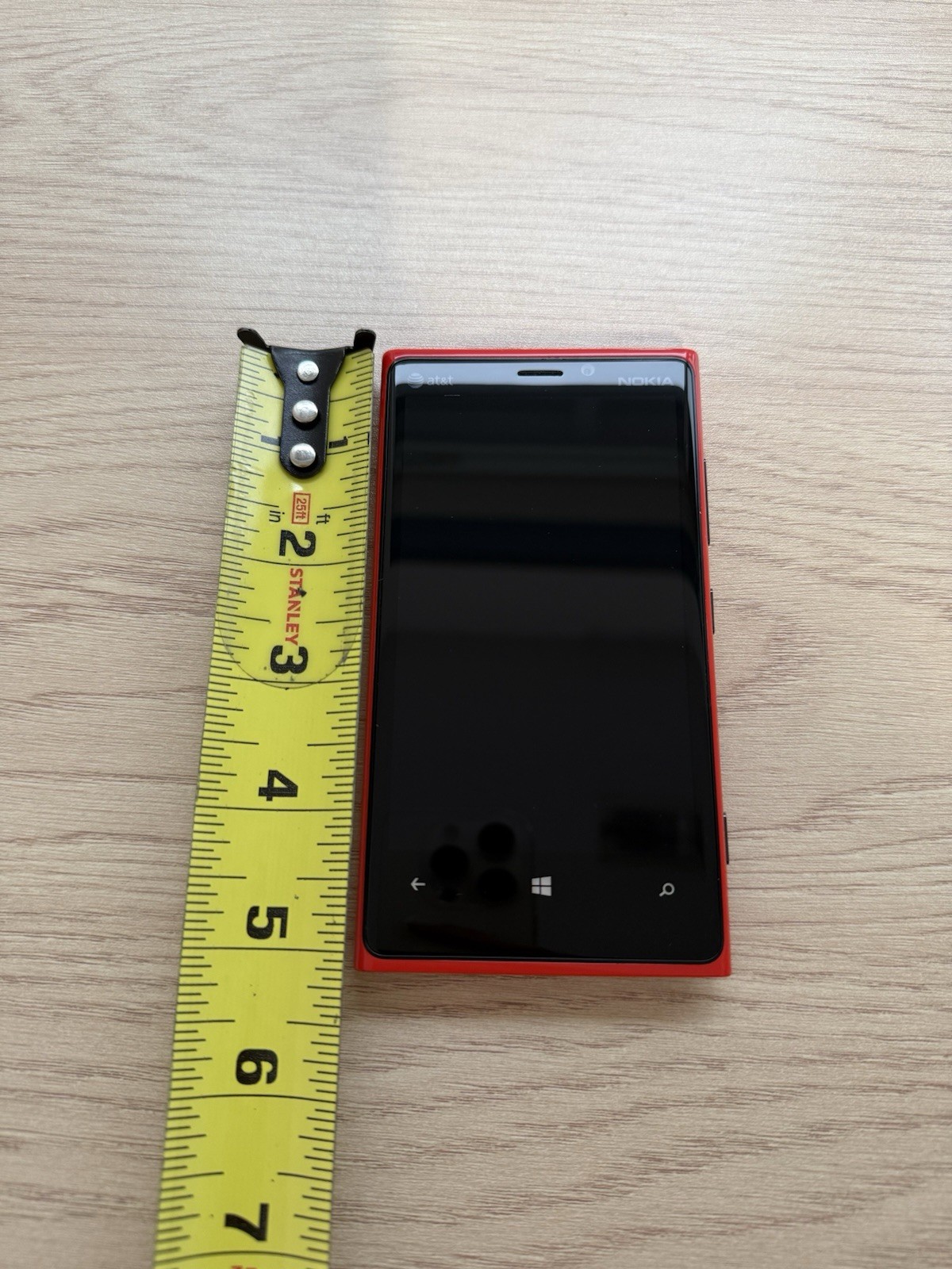 Nokia Lumia 920 – 32 GB (AT&T) – Some Scratches