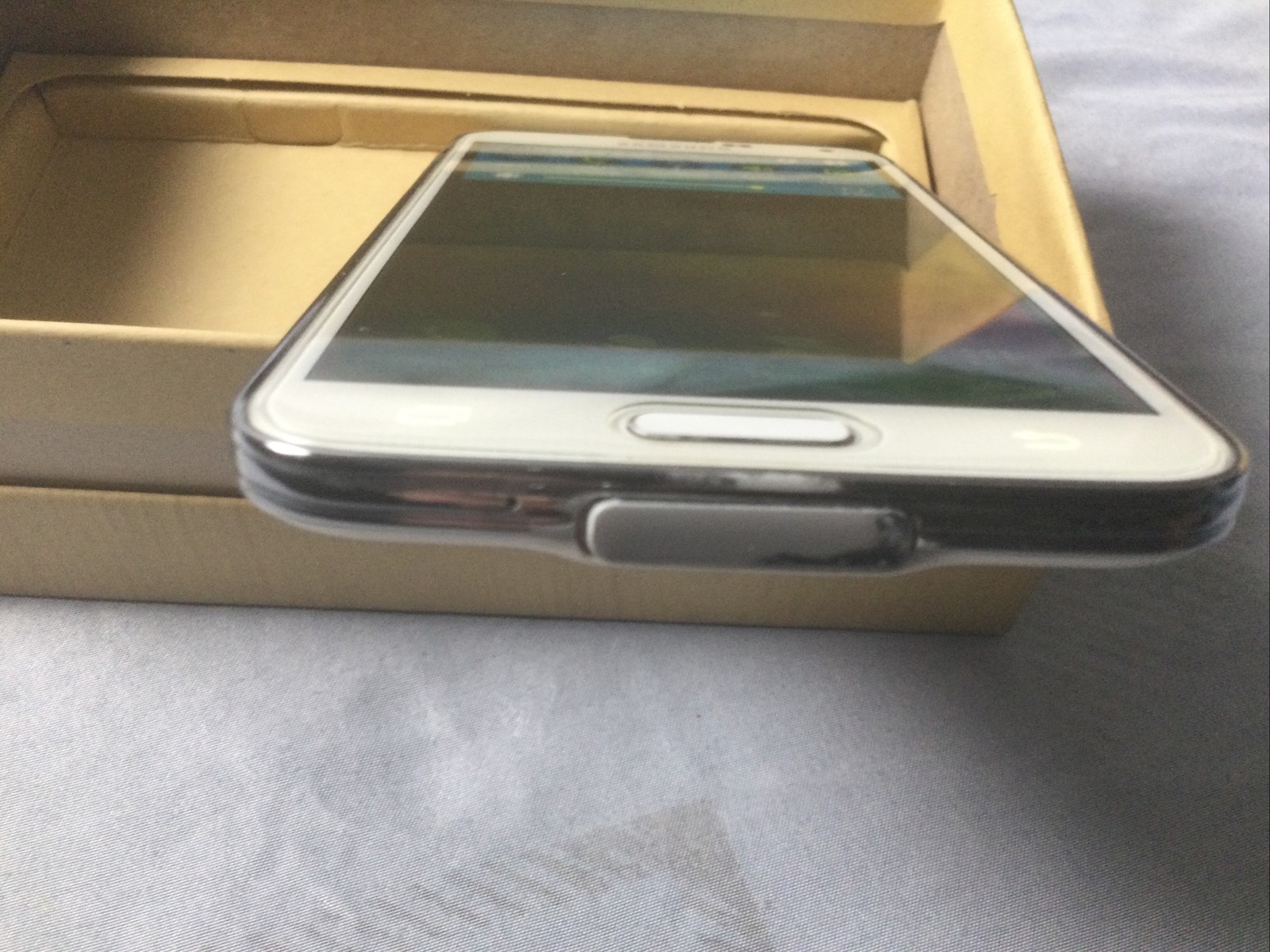 Samsung Galaxy S5 SM-G900A 16GB White AT&T T-mobile Smartphone Very Good