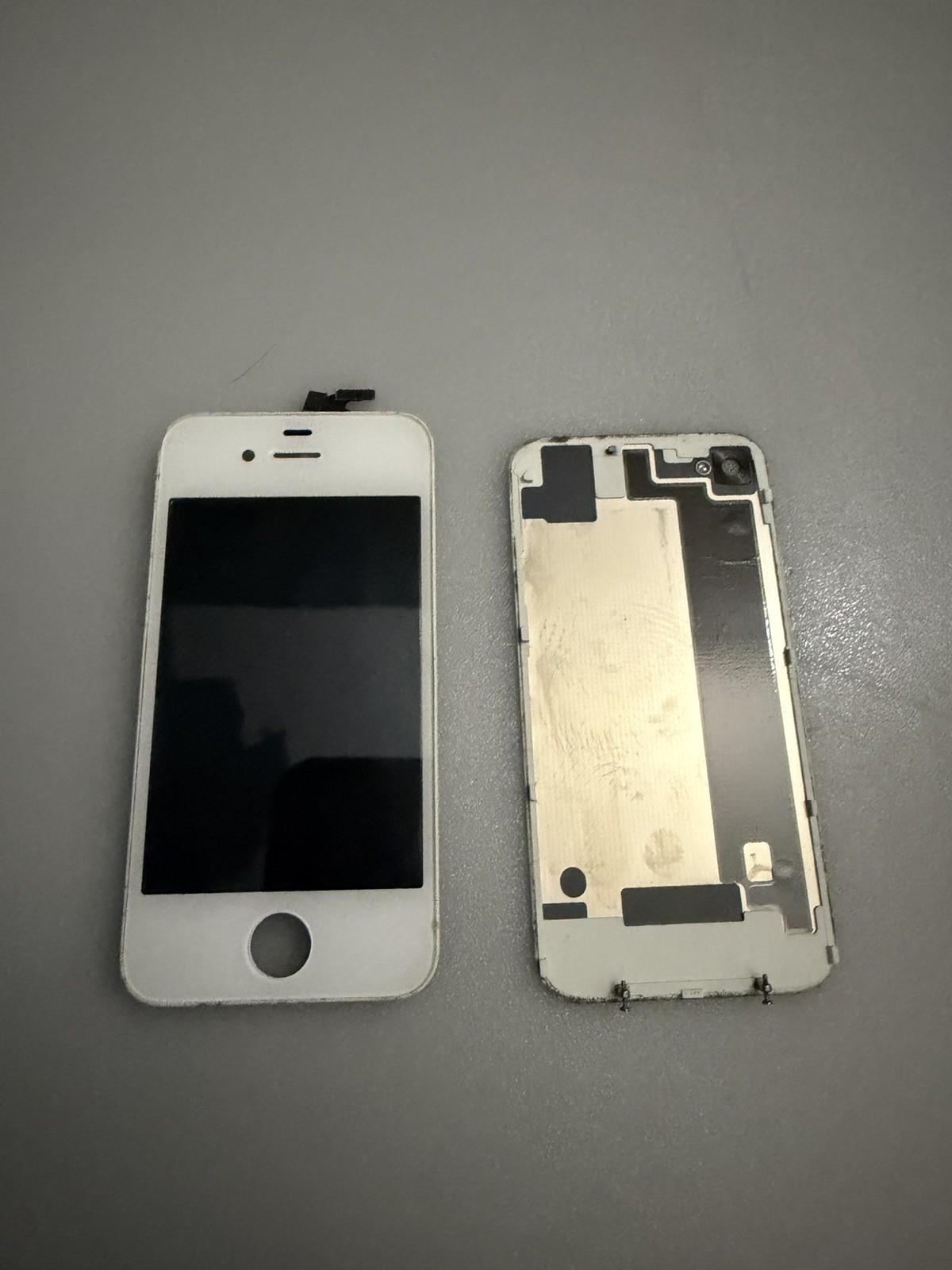 (2) A1349 Apple iPhone 4/4s Black/White plus parts