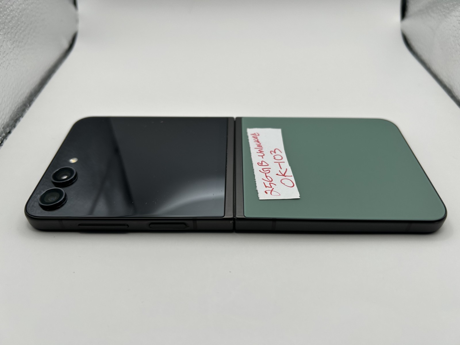 Samsung Galaxy Z Flip 5 – 256GB – Factory Unlocked – Green