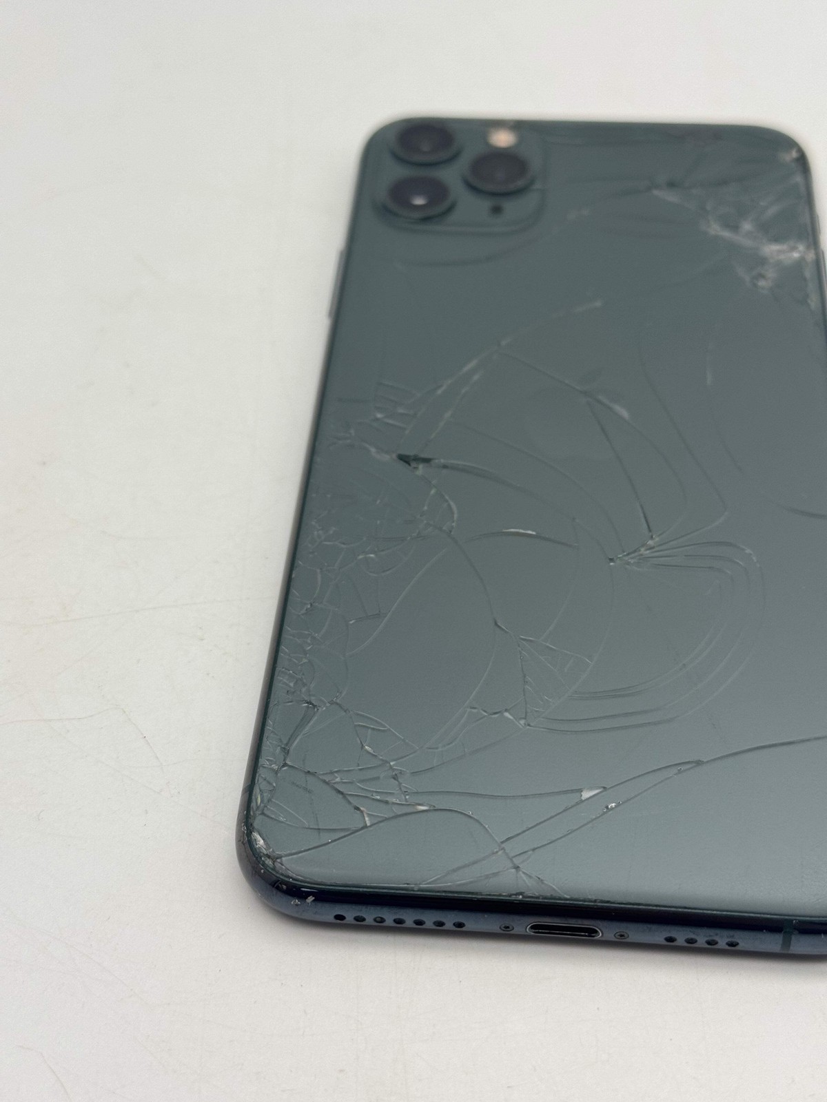 Apple iPhone 11 Pro Max 64GB Space Gray AT&T Cracked Screen For Parts