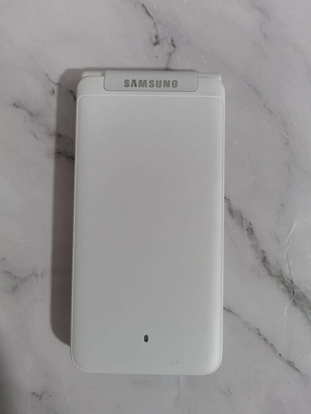 SM-G1600 Samsung Galaxy Folder 16GB Android Factory Unlocked Flip Smartphone