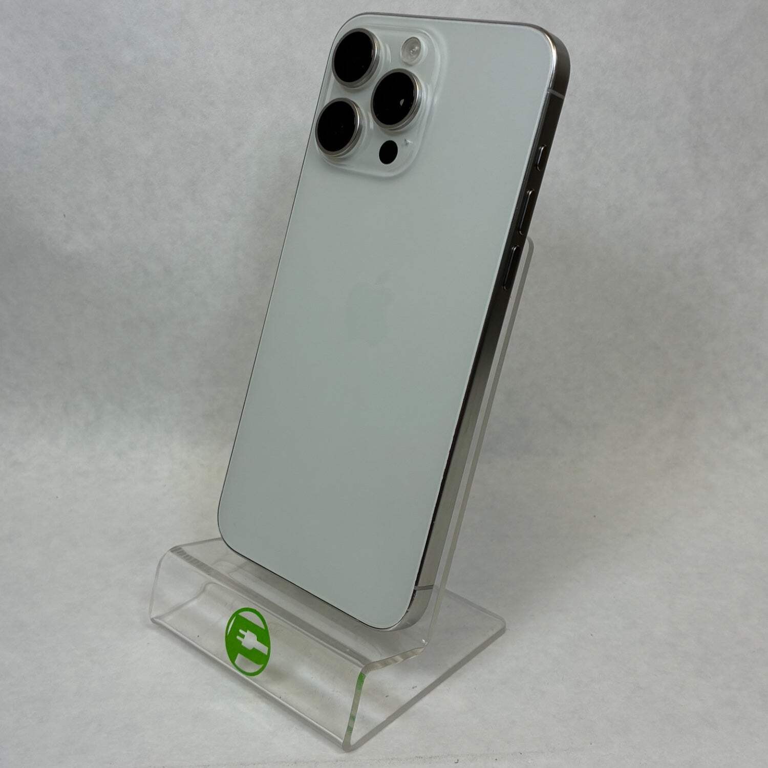 Unlocked Apple iPhone 15 Pro Max 512GB 18.6.2 White MU6C3LL/A
