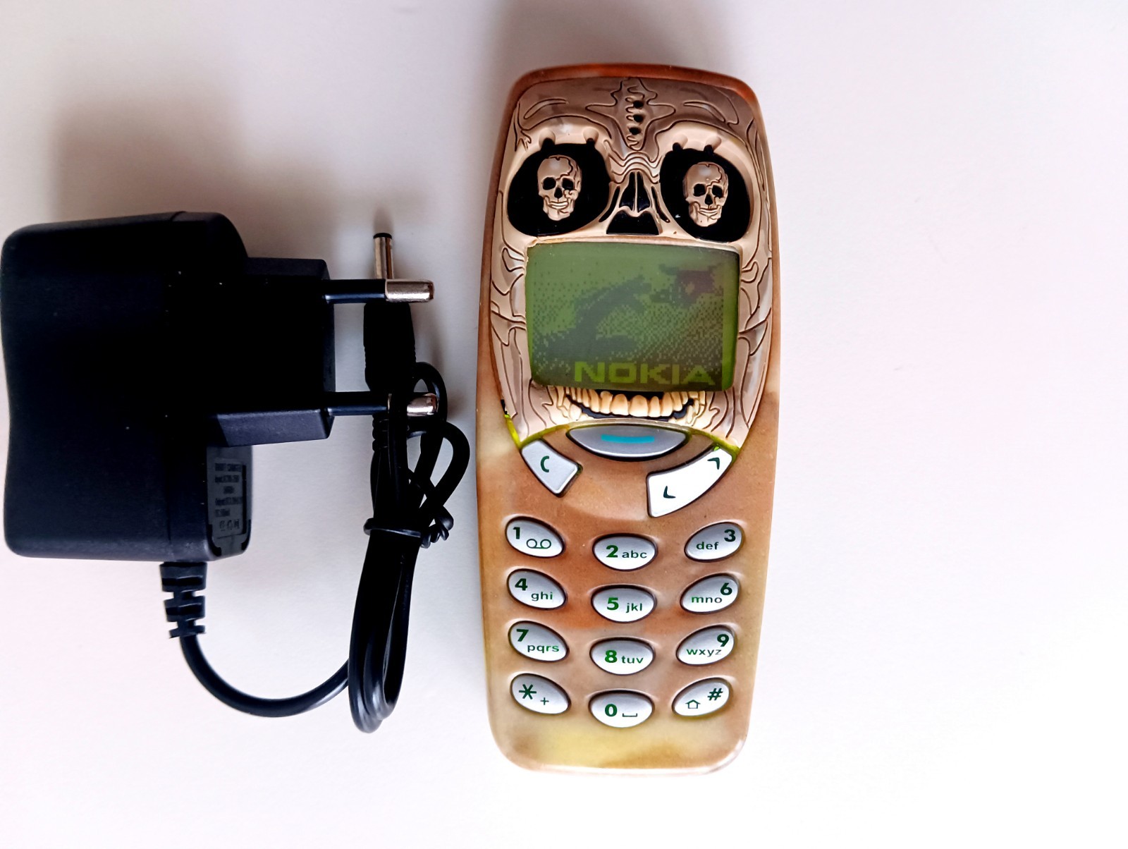 Nokia 3310 VERY RARE SKELETOR Cover + New Battery + Charger – Works