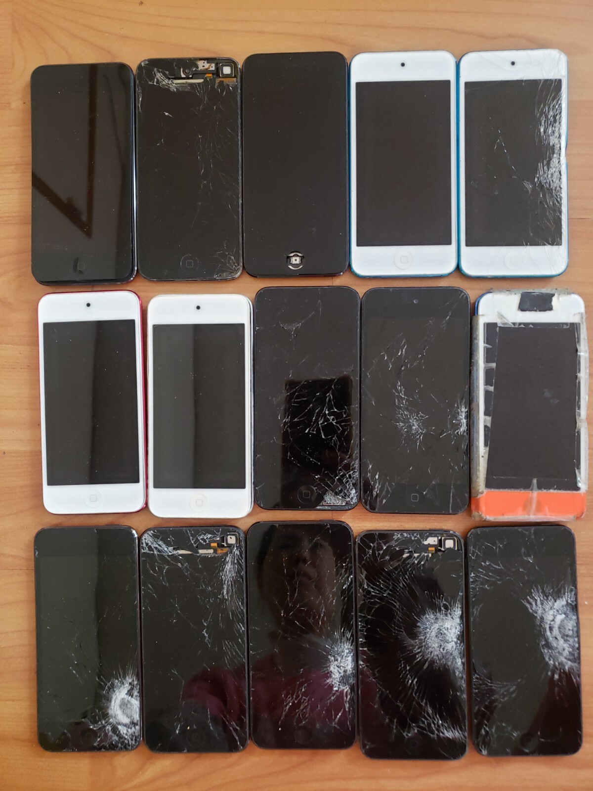 Lot of 15 Apple iPod Touch 7th and 6th and 5th Gen A2178/A1574 /A1421 For parts