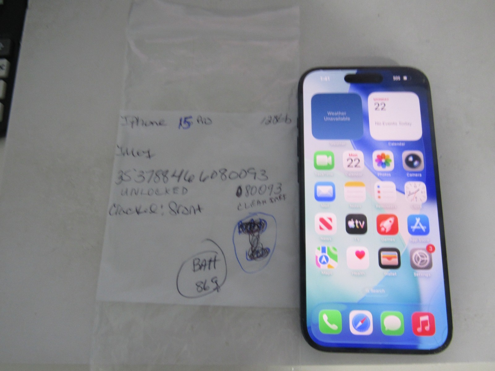 Apple iPhone 15 Pro, 128GB, Black Titanium (Unlocked) Cracked, WORKS! Clean IMEI