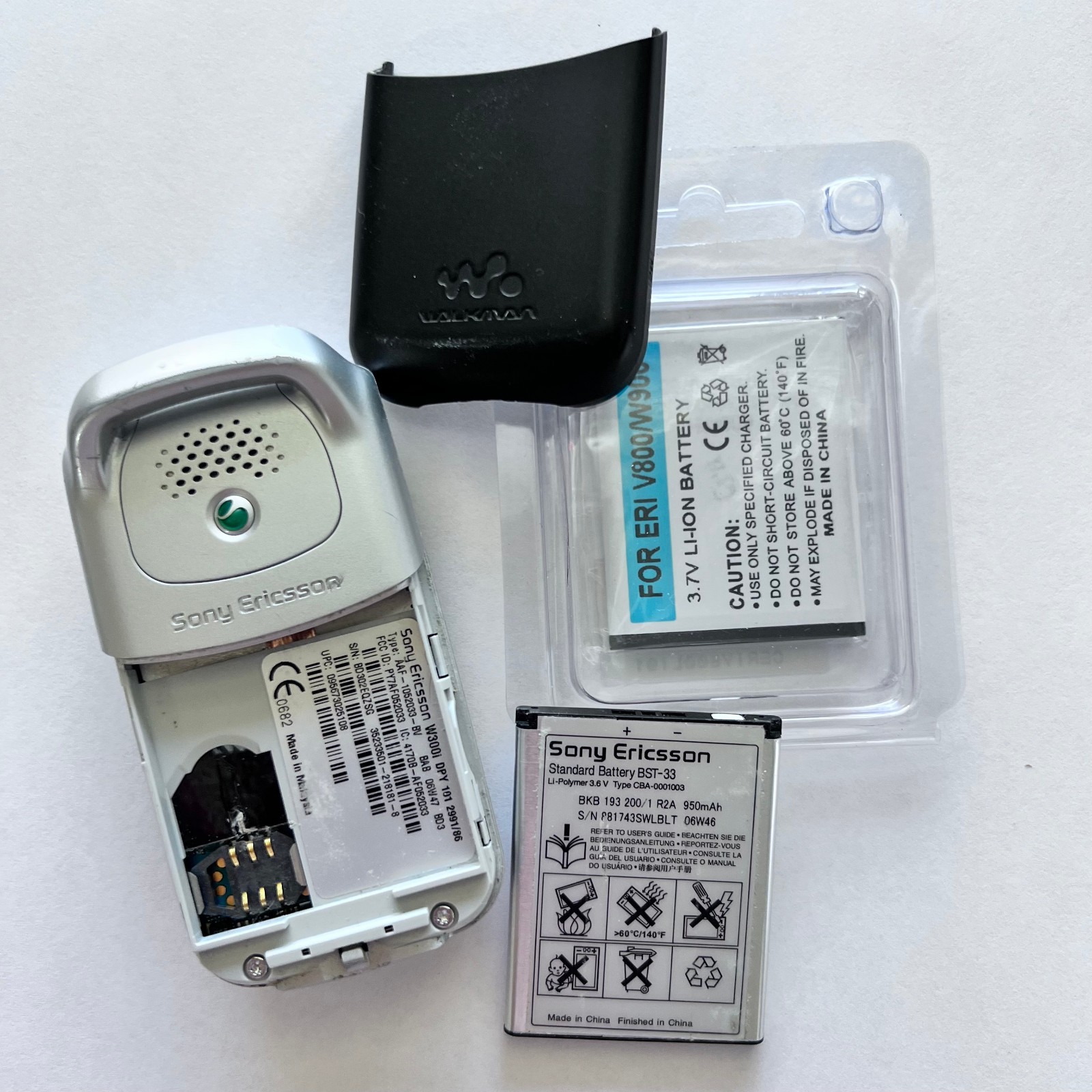 Sony Ericsson Walkman W300i (Cingular Wireless) MP3 Flip Phone Vintage Tested