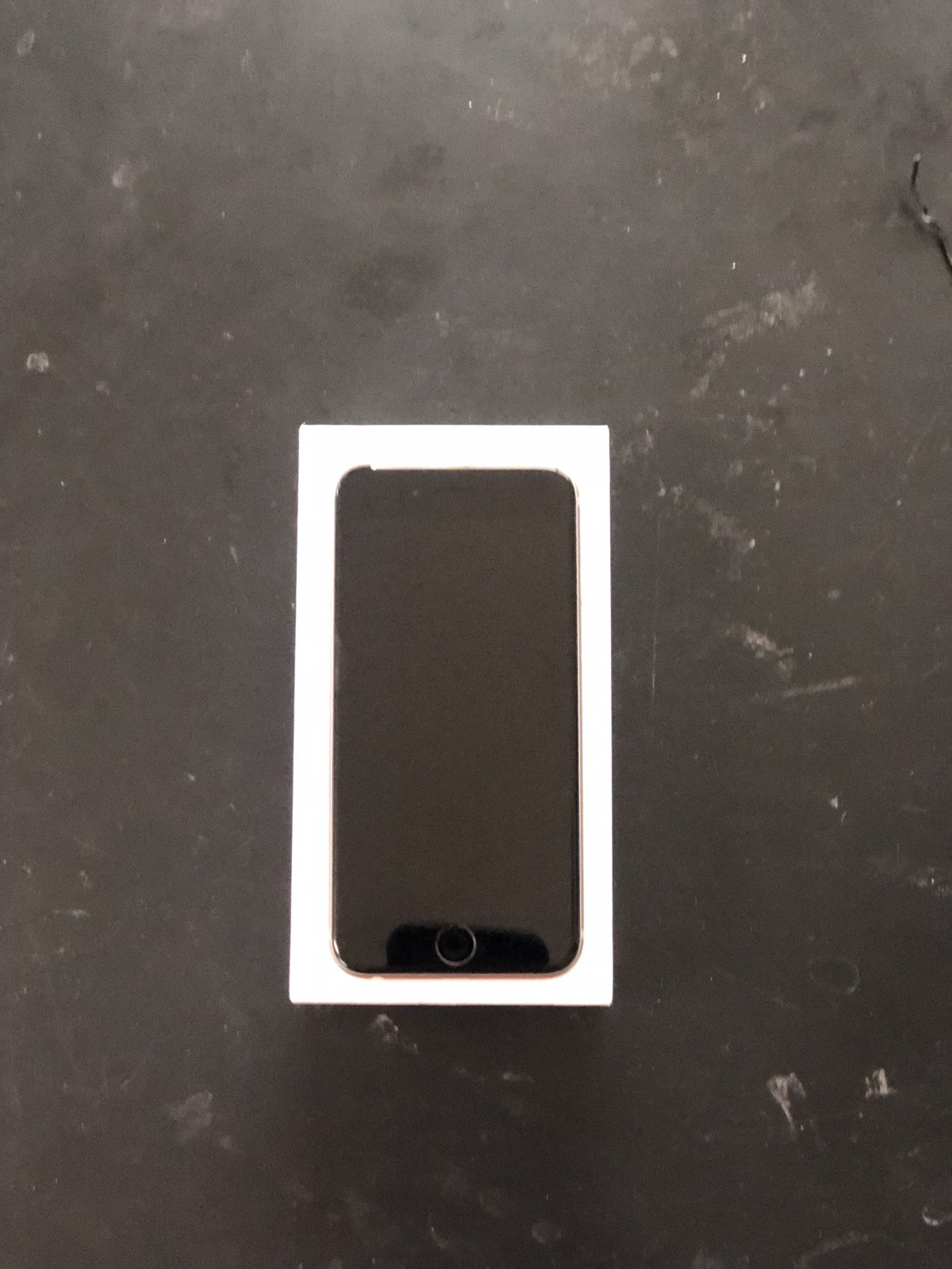 Apple iPhone 6s – 64GB – Space Gray (Unlocked) A1633 (CDMA + GSM)