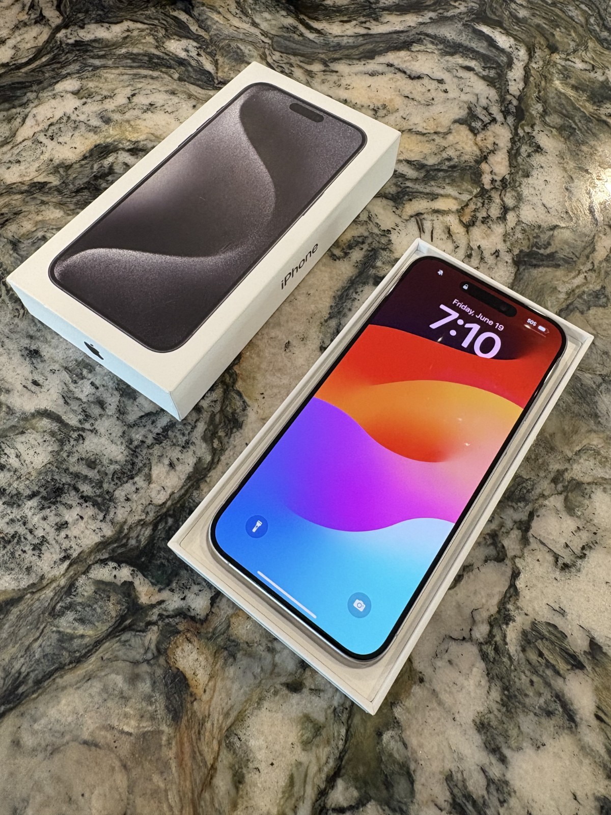 Apple iPhone 15 Pro Max – 256 GB – White Titanium (AT&T) – Original Box