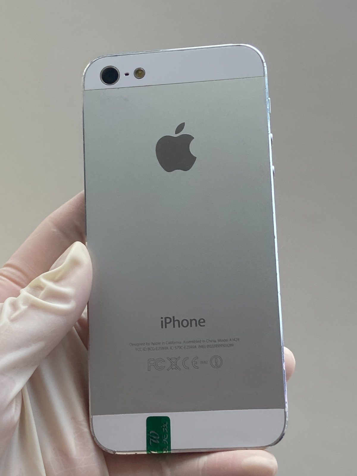 Good Apple iPhone 5 Unlocked 16/32GB Black Silver Gold iOS 10 with Accessories