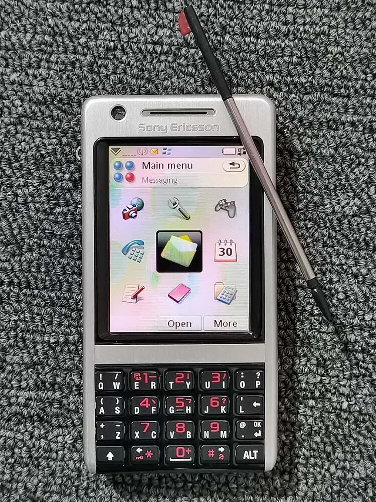 Sony Ericsson P1 P1i UMTS Unlocked 2G 3G 3MP 2.6″ Smartphone – Silver Black