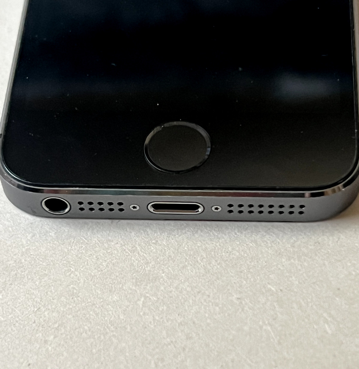 Apple iPhone 5s 16GB, Space Gray AT&T Locked Model A1533 With Factory Box