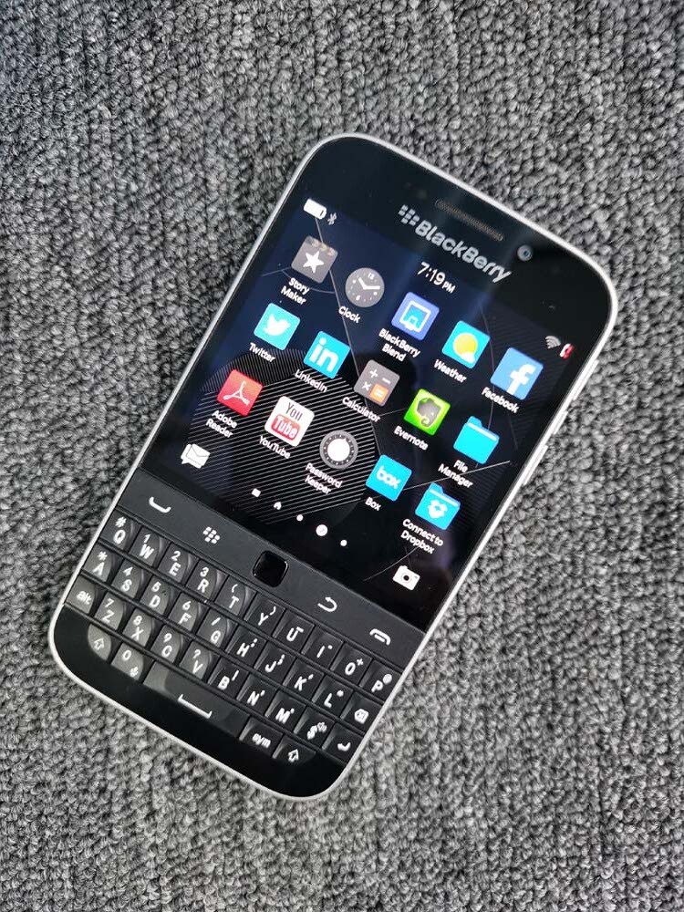 BlackBerry Classic Q20 (SQC100-4) 16GB Unlocked Keyboard Smartphone from US