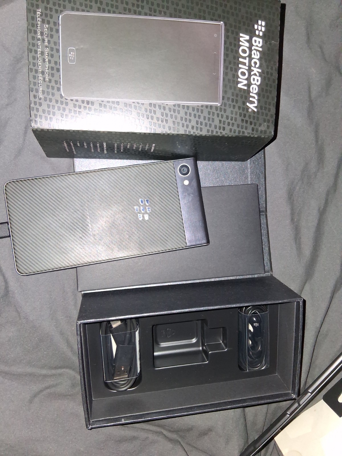 Blackberry Motion BBD100-2 Smartphone Unlocked, 32GB, 4GB RAM, LTE, New