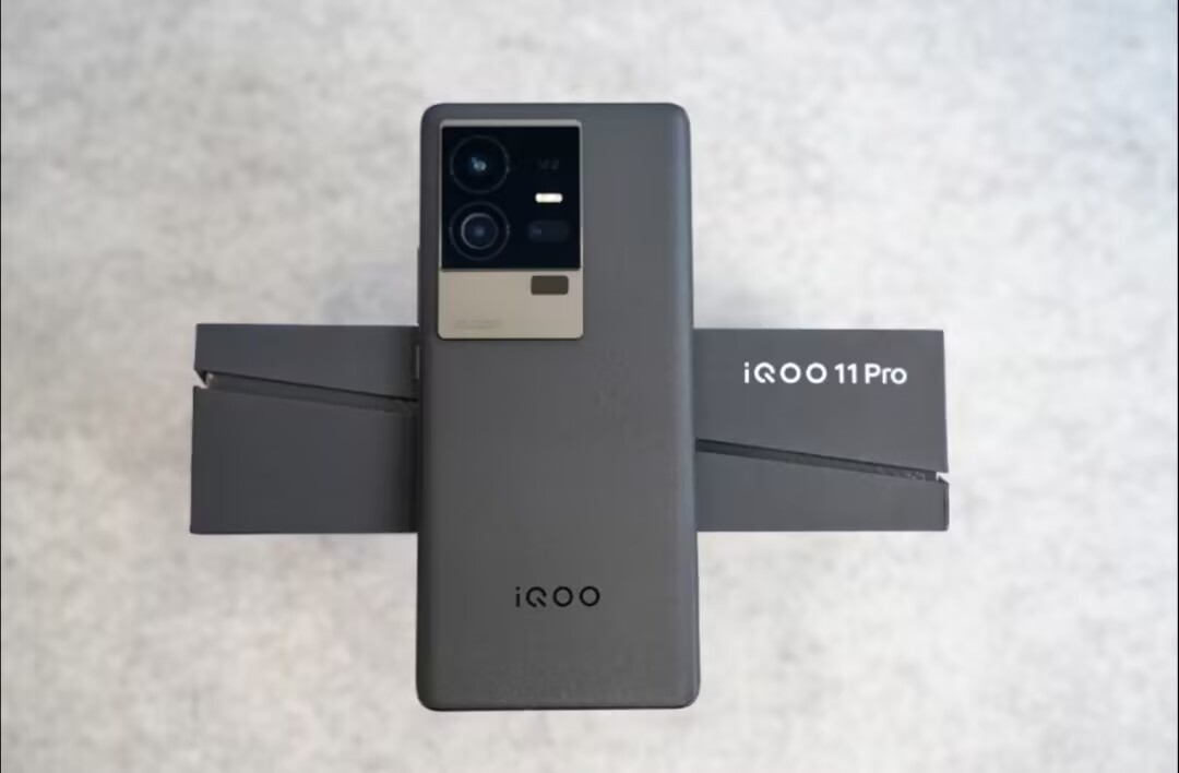vivo iQOO 11 Pro 5G 6.78″ 50MP Android 13 Snapdragon 8 Gen 2 4700mAh unlocked