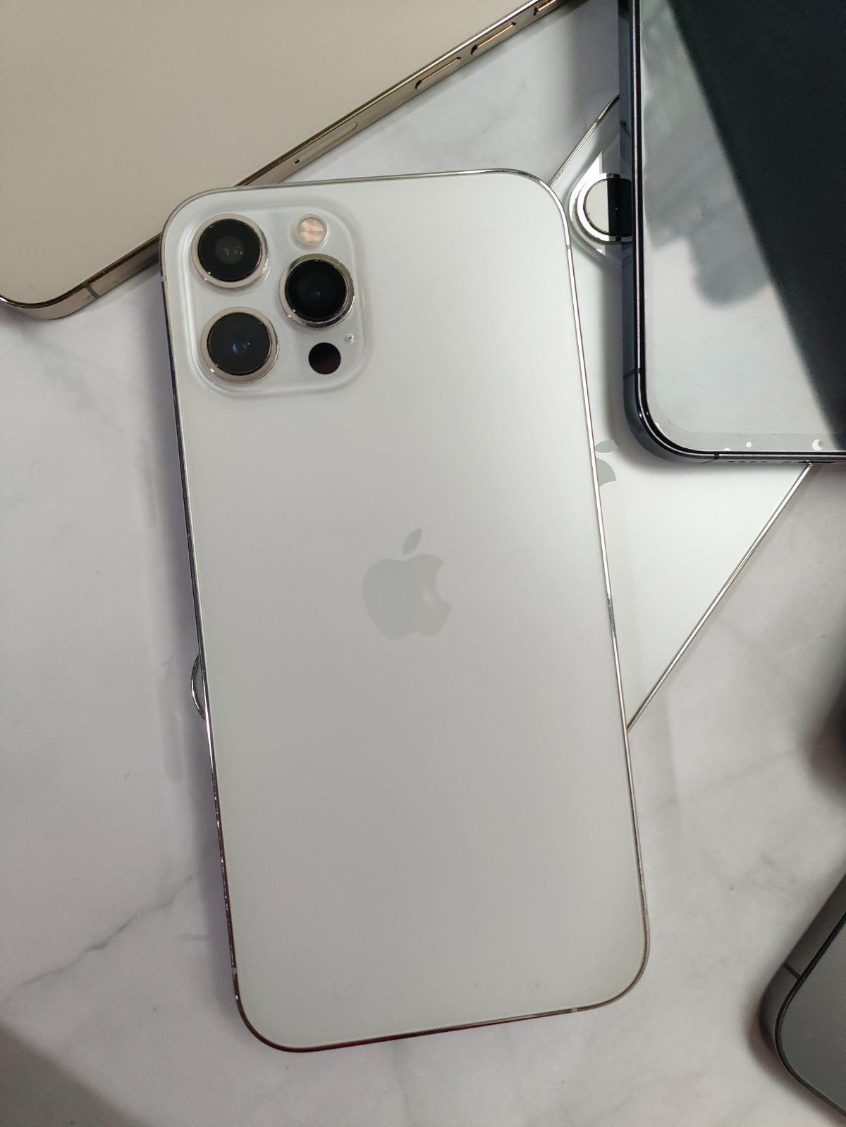Apple iPhone 12 Pro Max – 128 GB 256GB 512GB – Unlocked phone – Random Color