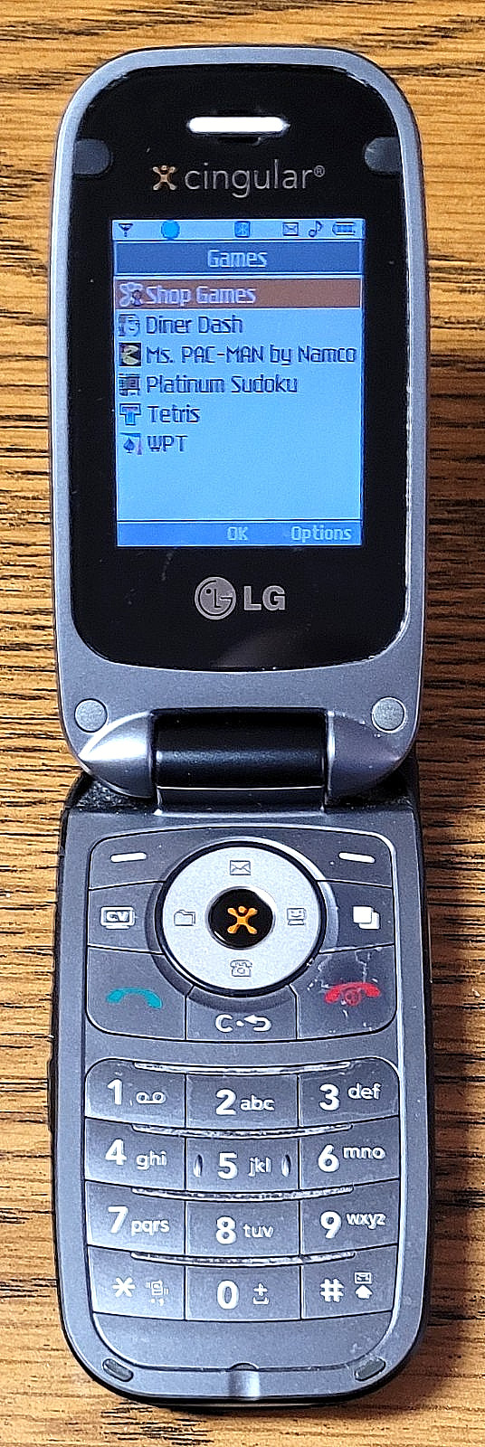 LG CU400 – Black and Gray ( AT&T ) Rare Cellular Flip Phone – Bundled