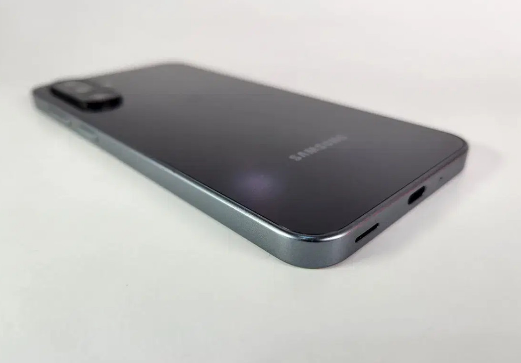 Samsung Galaxy Jump4 SM-M366K 128GB 8GB Unocked mobile Random color