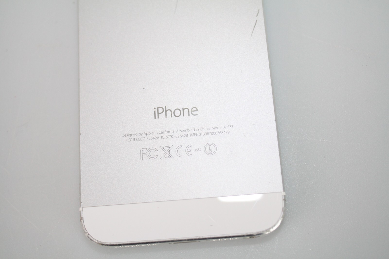 Lot of (4) iPhones A1633, A1522, A1533 – *FOR PARTS OR REPAIR*