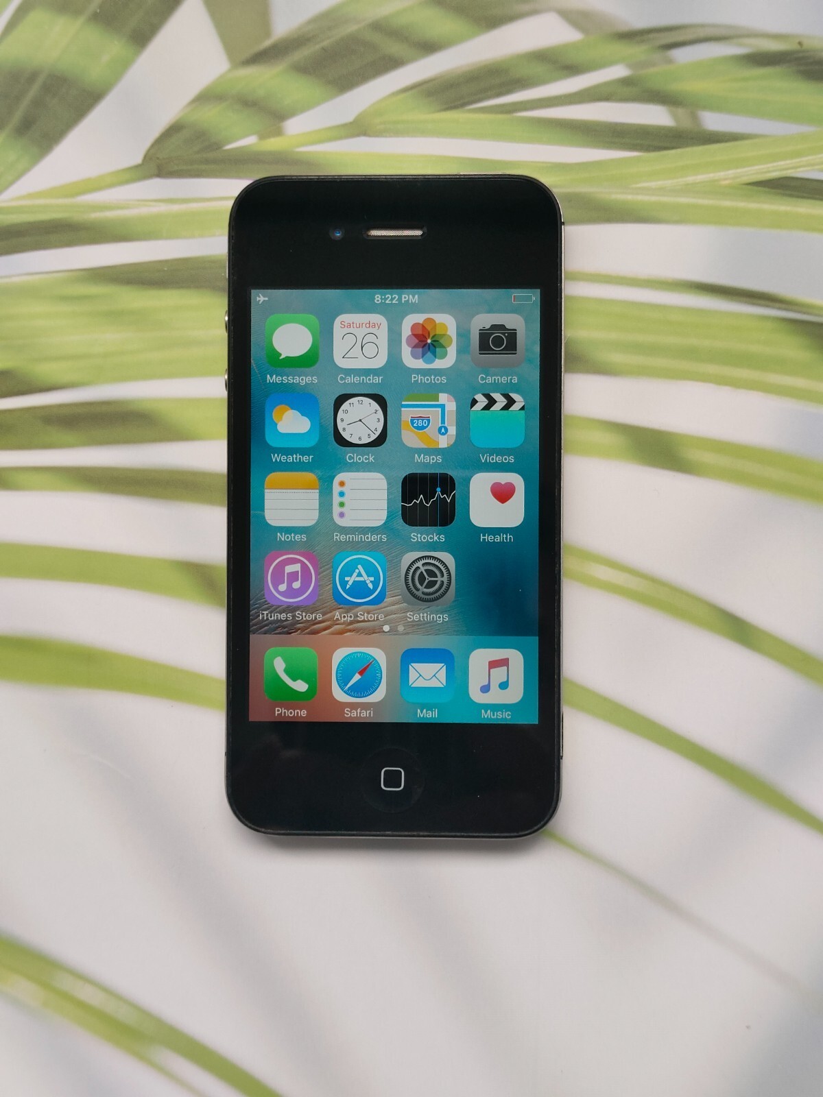 Original Apple iPhone 4/4s 8/16/32/64GB Fully UNLOCKED Black/White – 90% N ew