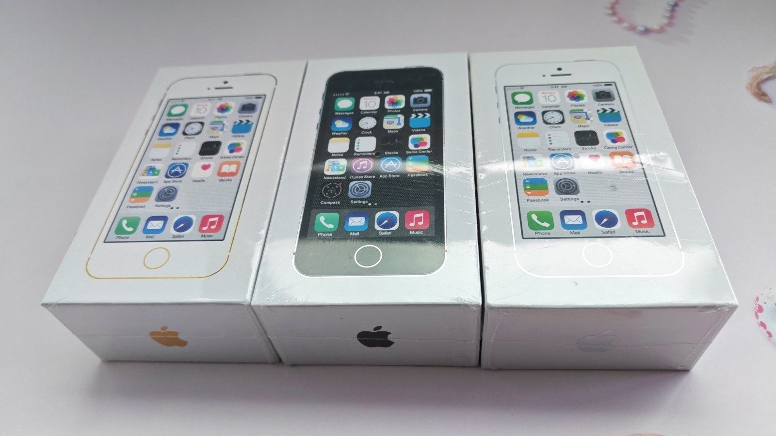 Apple iPhone 5s Unlocked New Battery – 16 GB/32 GB/64 GB- ALL COLOR ON SALE