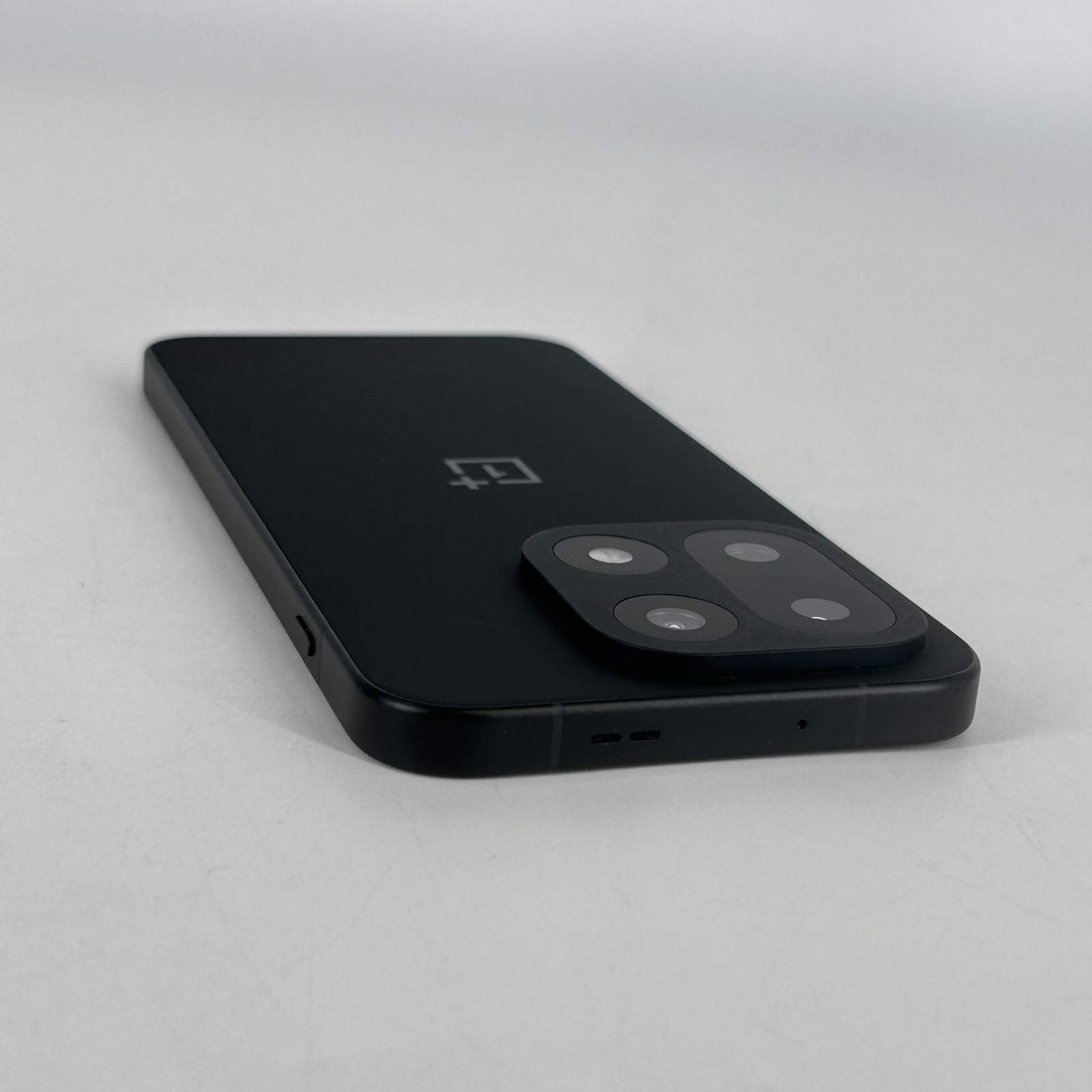 OnePlus 15 Infinite Black 512GB Unlocked – 16GB RAM – Very Good w/ LCD Bleed