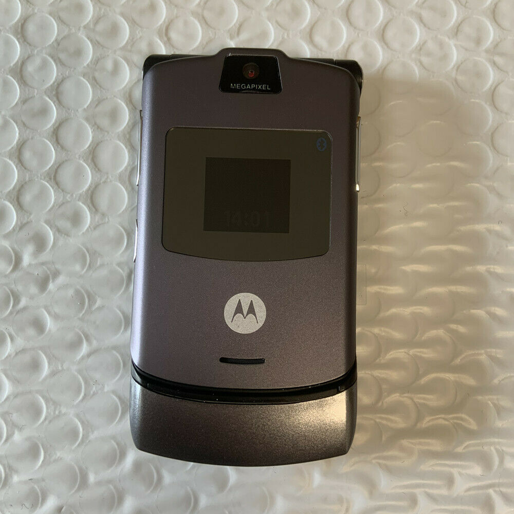 Motorola RAZR V3 Unlocked Flip GSM 850 /900 /1800 /1900 Bluetooth Mobile Phone