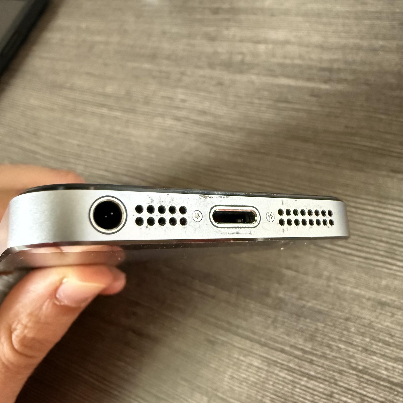 Apple IPhone 5S Gray 4in Smartphone A1533 IOS Touch Screen Camera Read Info