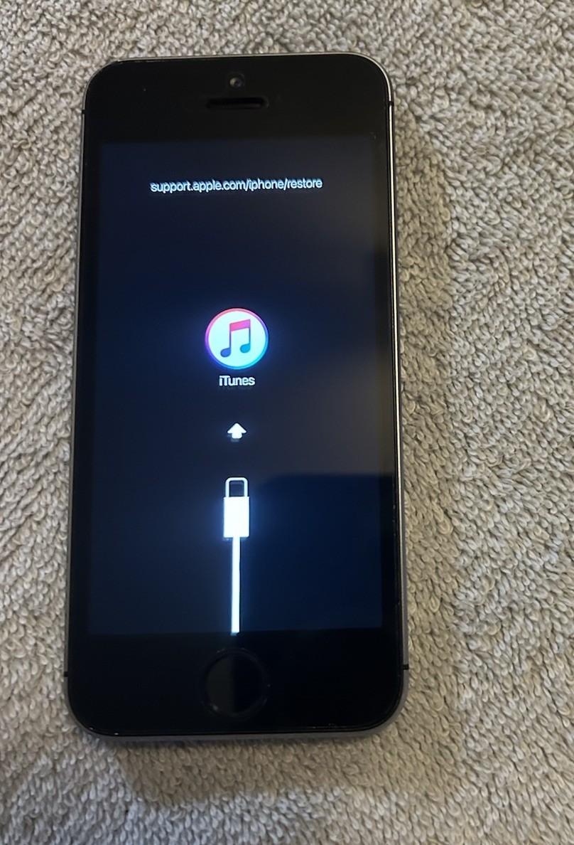 apple iphone 5s a1533 Used- Good Screen – For Parts