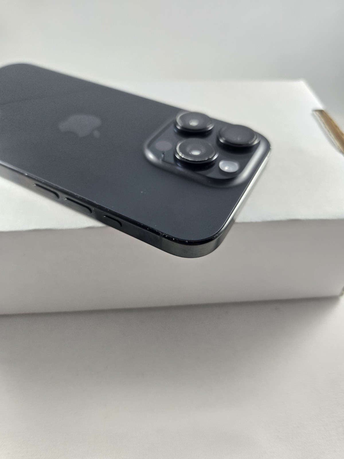Apple iPhone 16 Pro A3083 Boost Only 128GB Black READ DESCRIPTION