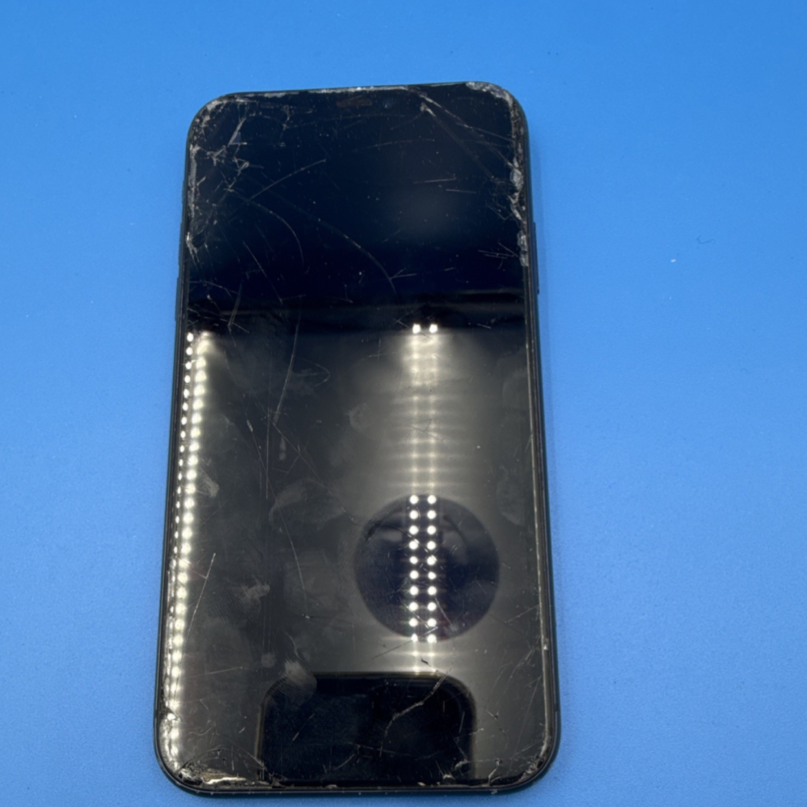 Apple iPhone 11 Black 6.1″ iOS 12MP Camera Bluetooth Wi-Fi NFC Lightning