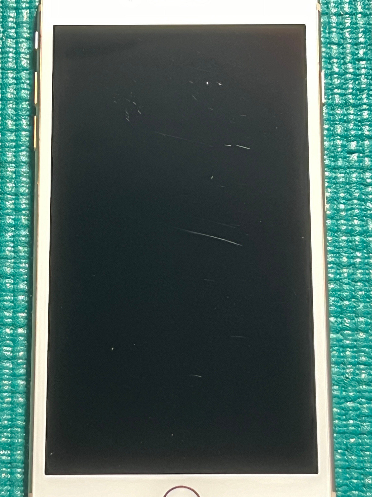 Apple iPhone 8 Plus – 64GB – Gold unlocked A1897 (GSM)