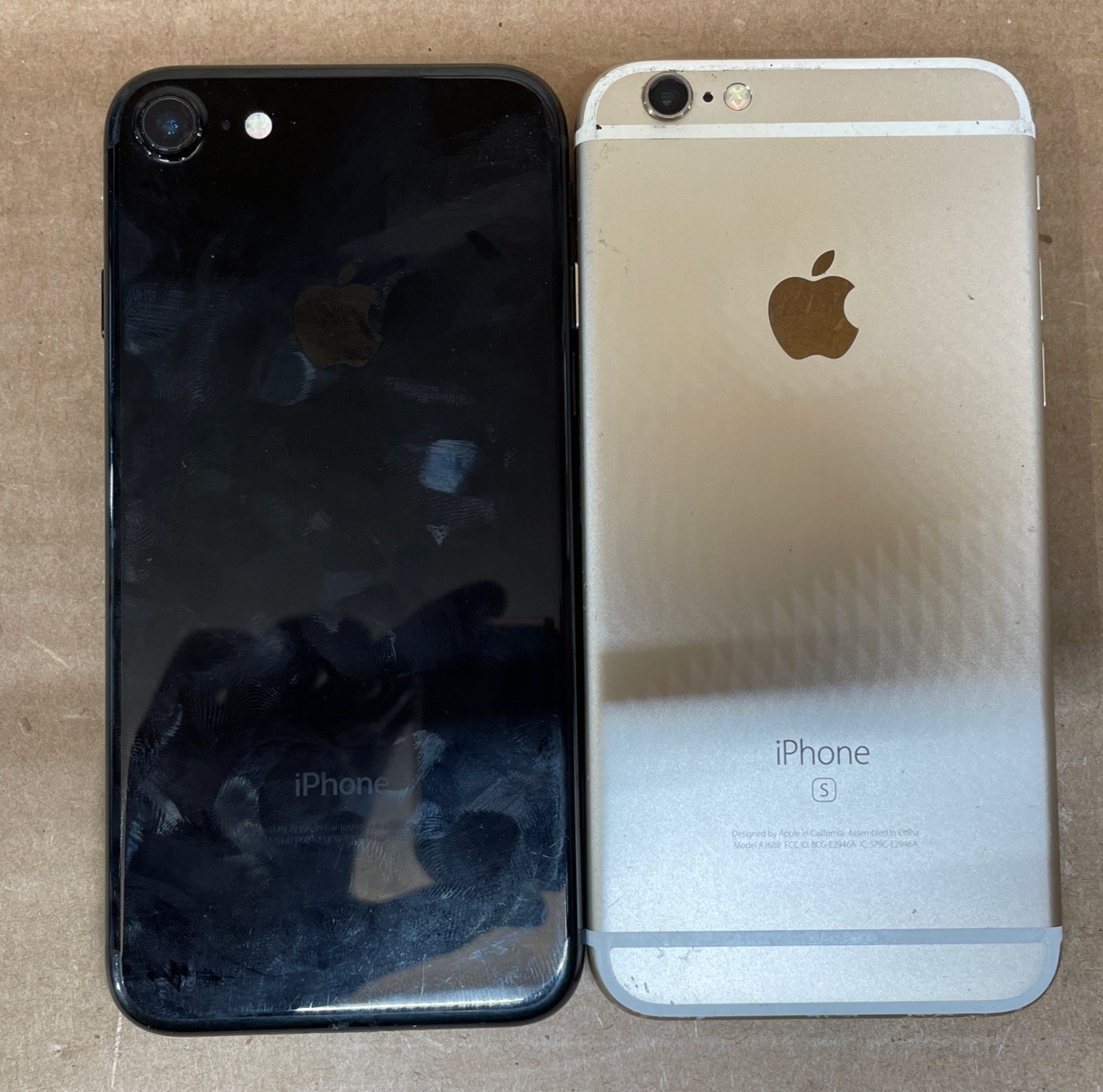 Combo Apple iPhone 7 & 6 | 32GB & 128GB | CARRIER CRICKET | A1688 & A1660 | READ