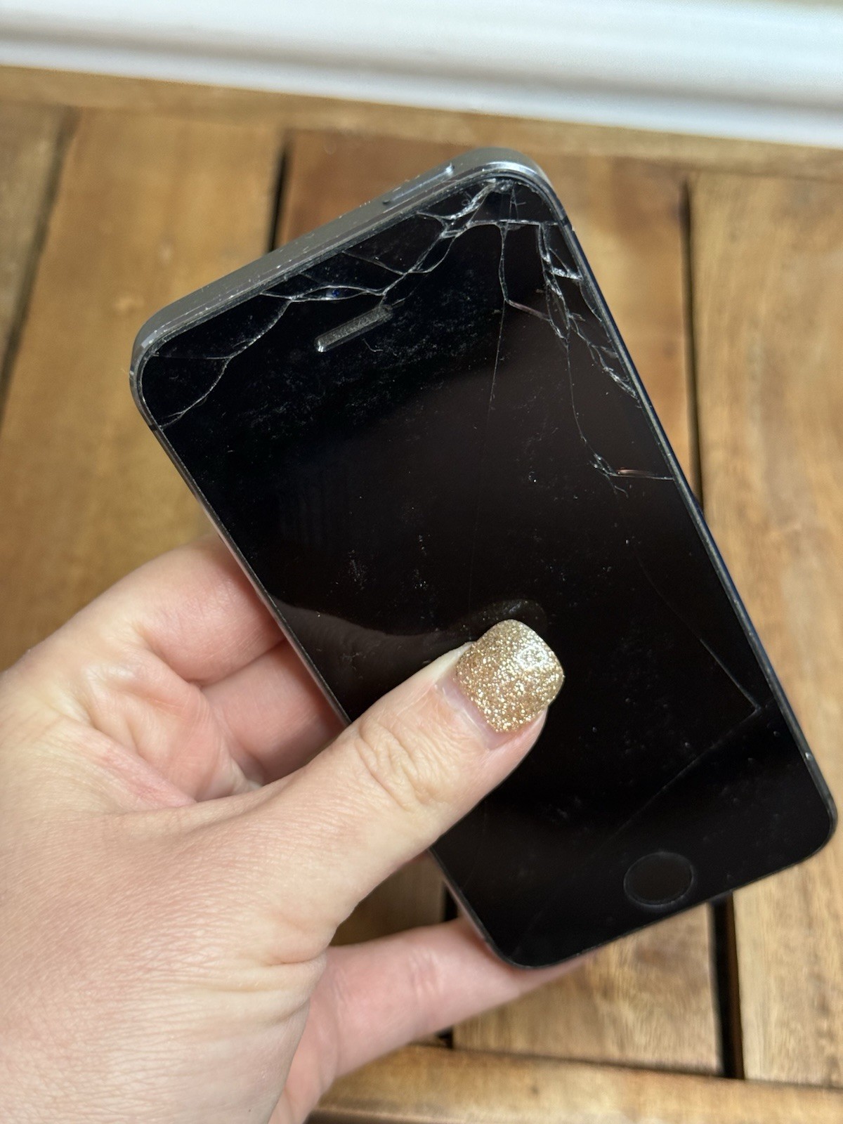 Apple iPhone 5s (A1533) Grey Smartphone – Cracked Screen Not Working Parts