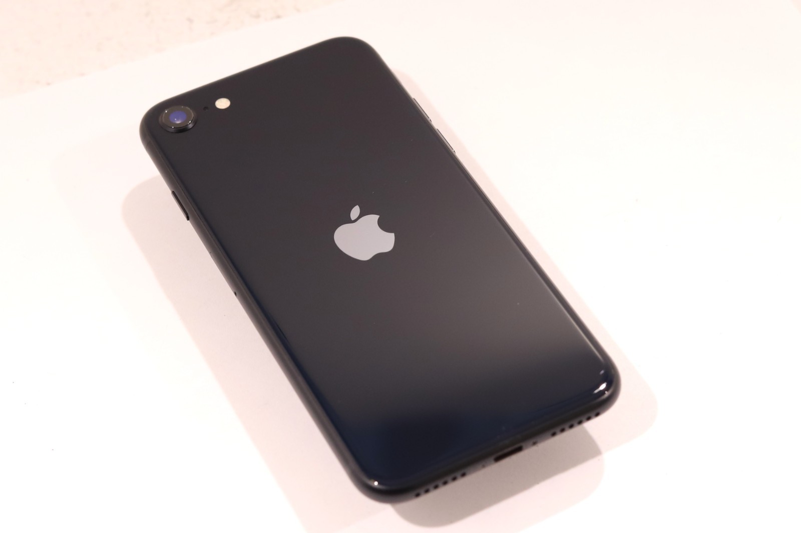Apple iPhone SE 3rd Gen 64GB A2595 Midnight Black Color Unlocked P/N: MMX53LL/A