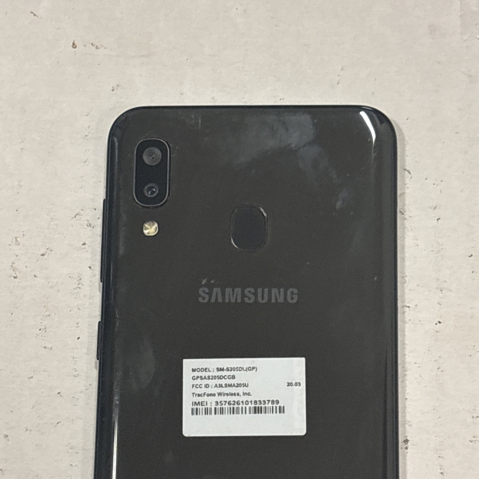 Samsung Galaxy A20 SM-A205U1 32GB (Black) – Tracfone. MINT.