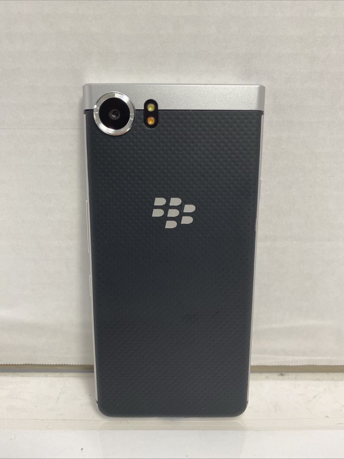 Blackberry Keyone 32gb – Single SIM – Silver/Black LTE Qwerty BBB100-2 Unlocked