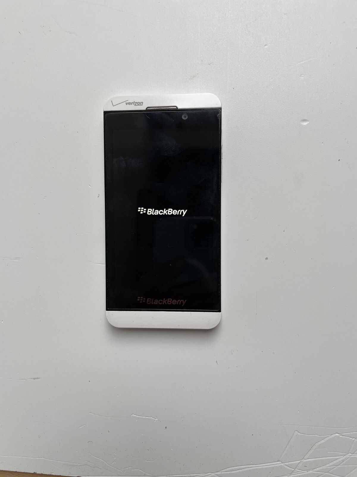 blackberry z10 Verizon Unlocked To GSM rare White Color Good Condition