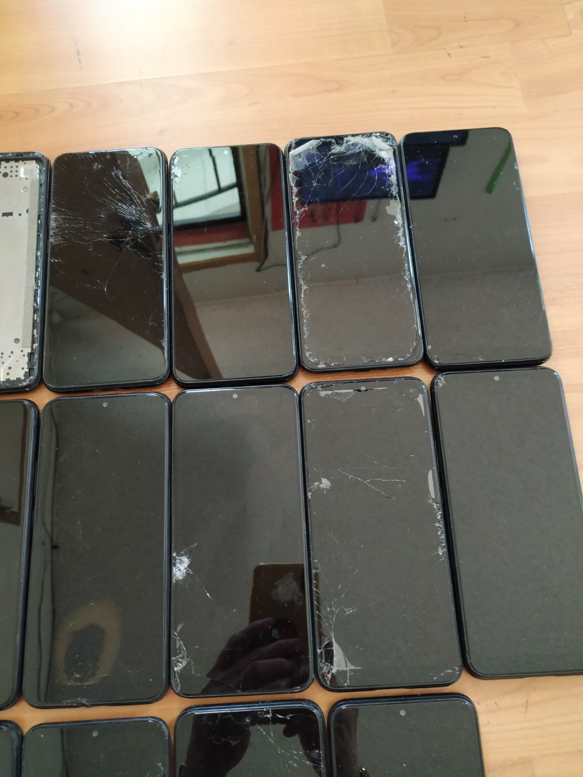 Lot of 31 Cloud Mobile Stratus C8 32GB Smartphone Black For parts
