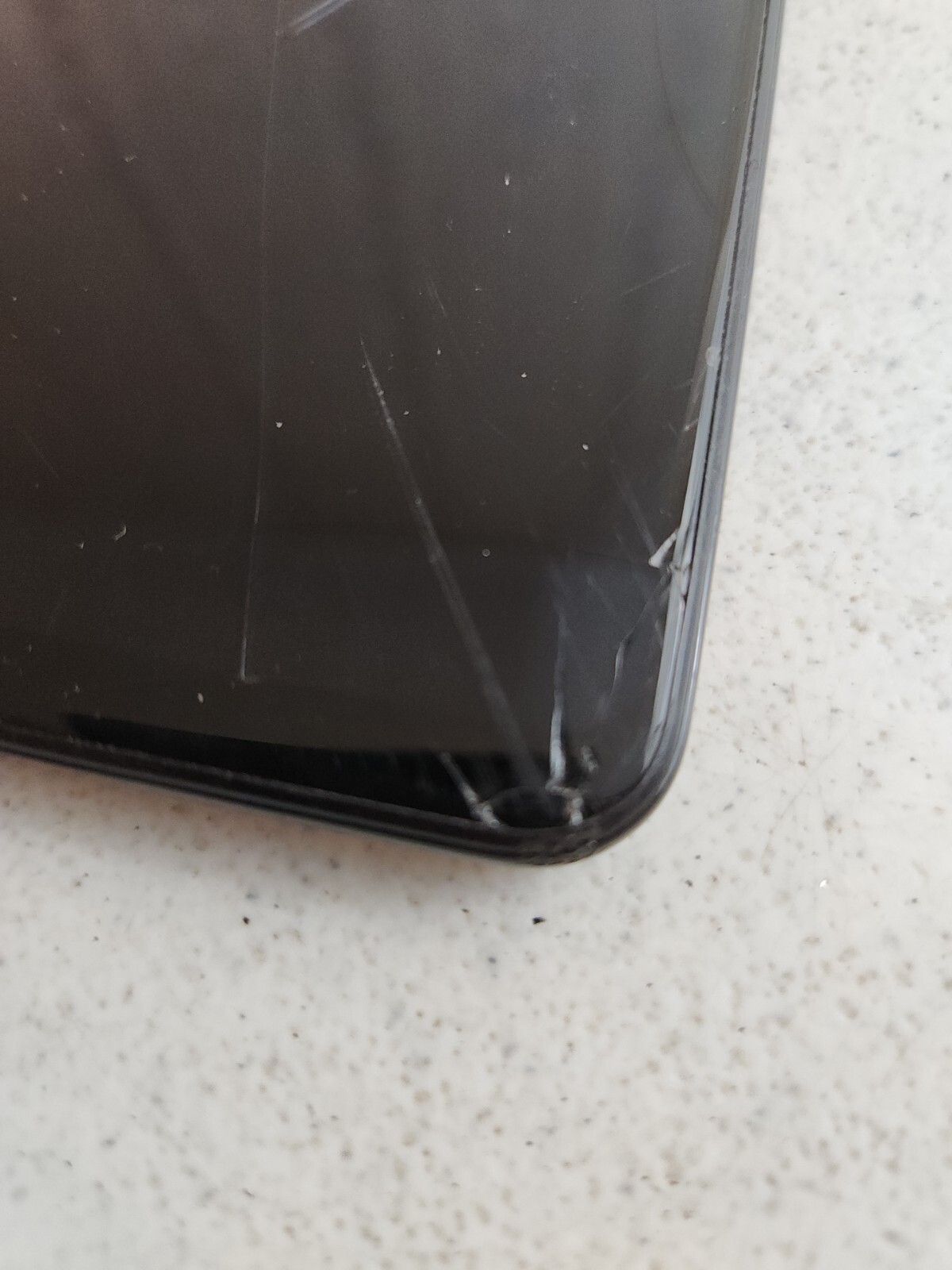 Samsung Galaxy A20 (SM-A205U) 32GB – Black (Boost Mobile) Screen Cracked!